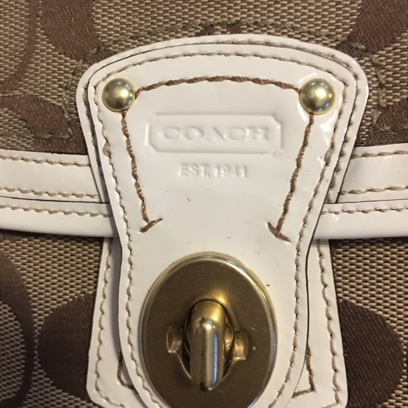 Coach wristlet - Picture 2 of 4